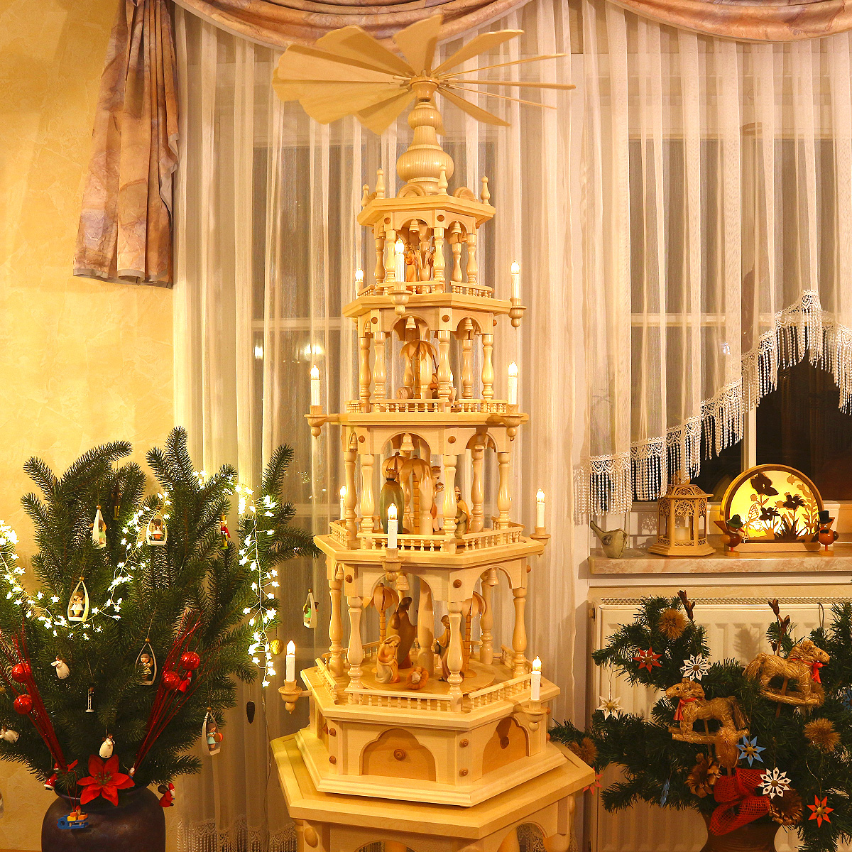 Schenk Holzkunst | Erzgebirgische Weihnachtspyramide 4 Etagen, Christi  Geburt | Holzkunst online kaufen